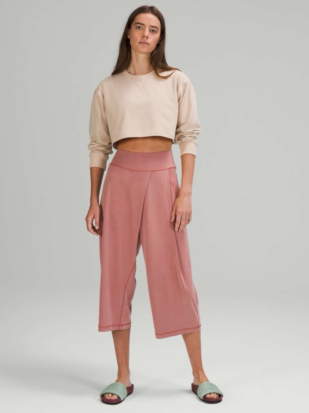 174. Lululemon Wide-Leg High Rise Crop 19" Spiced Chai size 6
